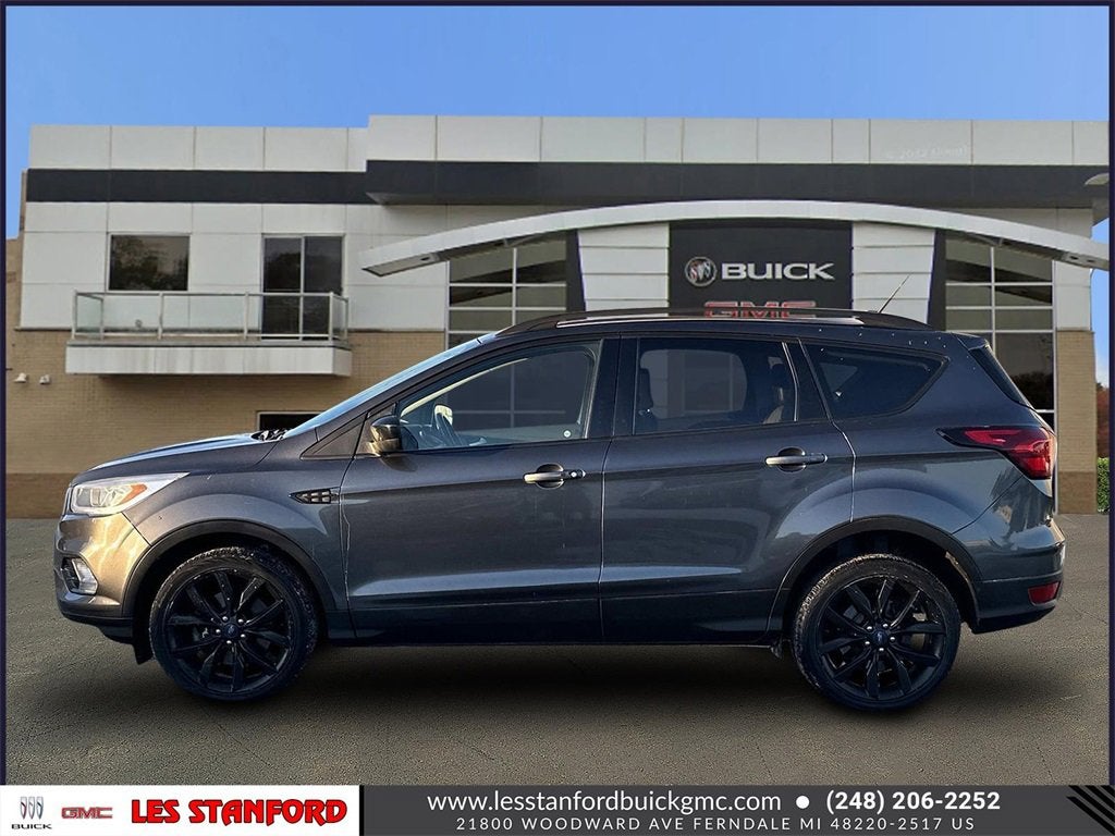 Used 2019 Ford Escape SE with VIN 1FMCU9GD6KUB77108 for sale in Ferndale, MI