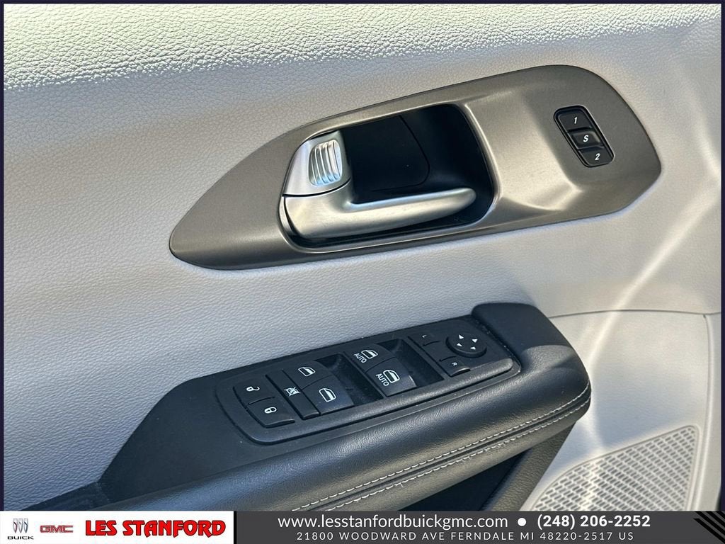 2023 Chrysler Pacifica Touring L