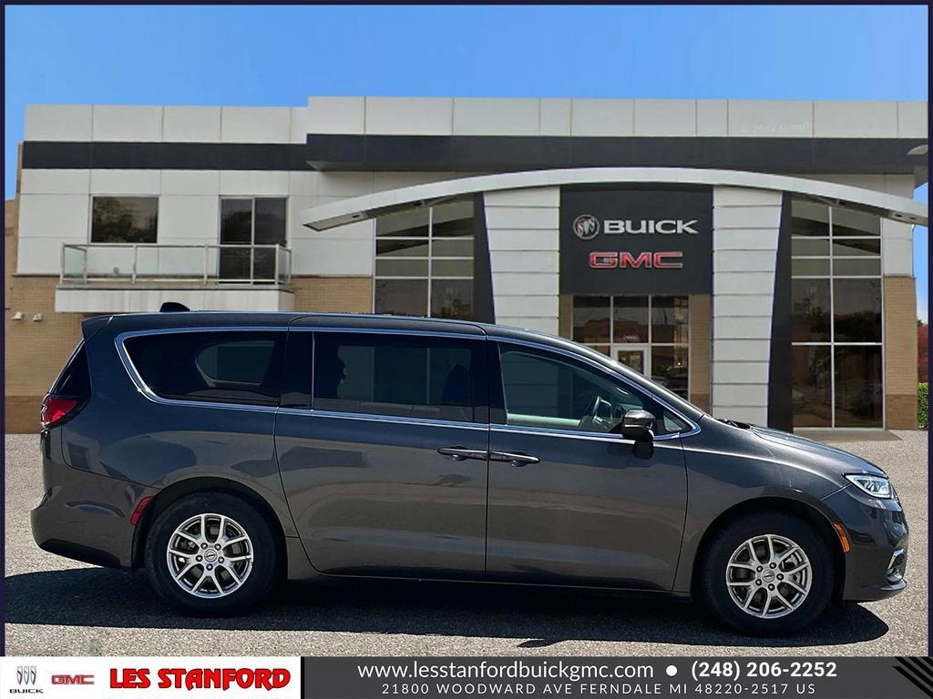 2023 Chrysler Pacifica Touring L