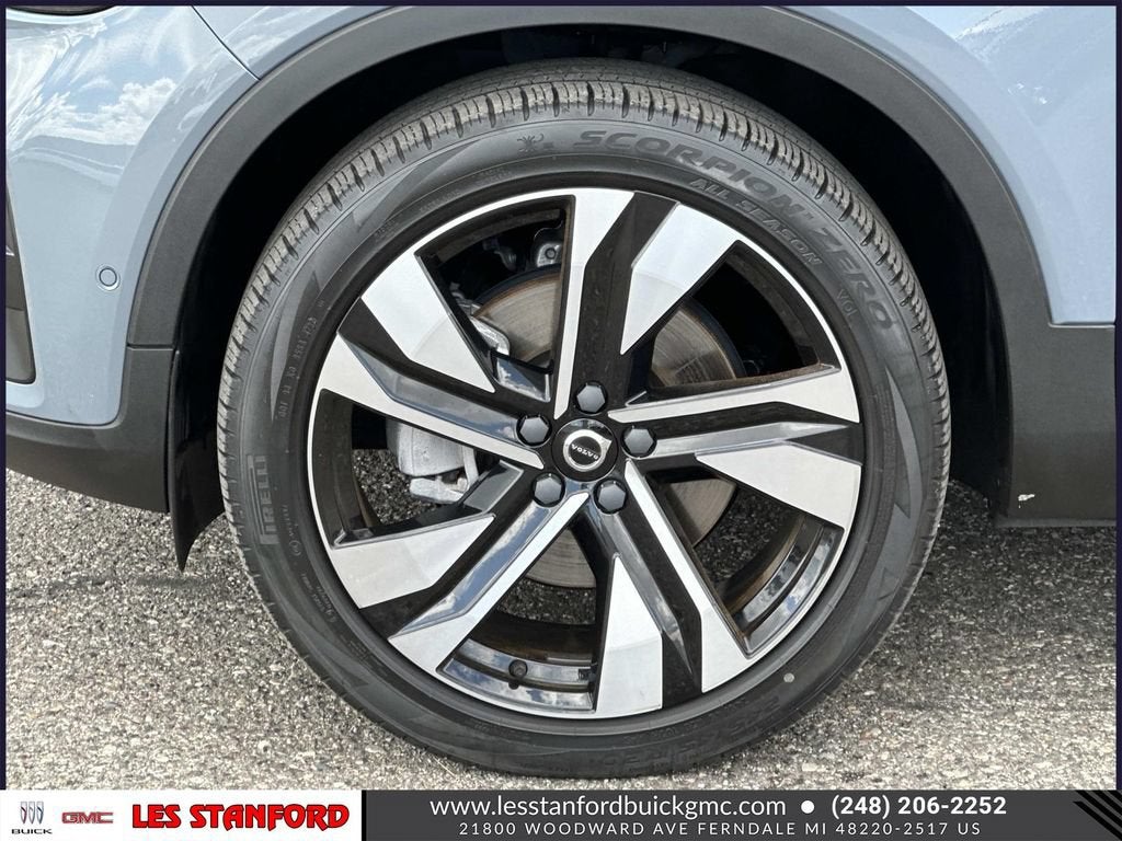 2023 Volvo XC40 Ultimate Bright Theme