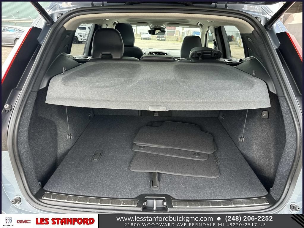 2023 Volvo XC40 Ultimate Bright Theme