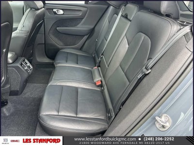 2023 Volvo XC40 Ultimate Bright Theme