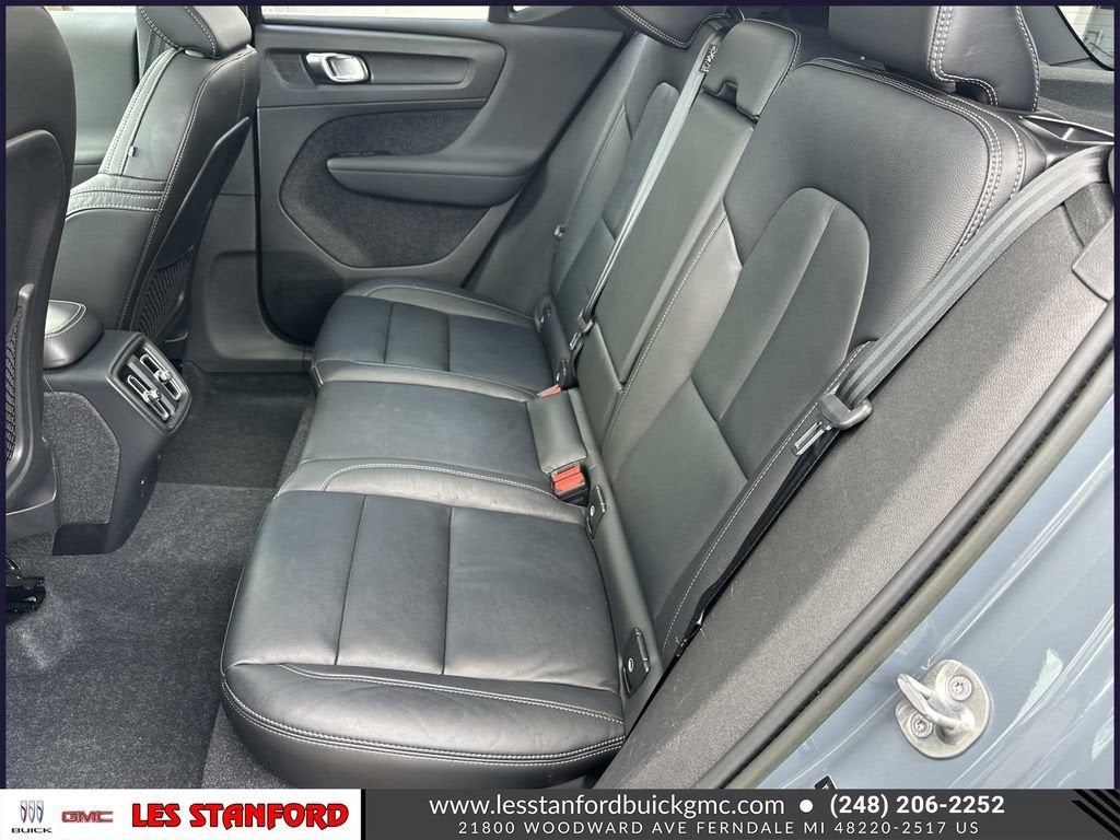 2023 Volvo XC40 Ultimate Bright Theme