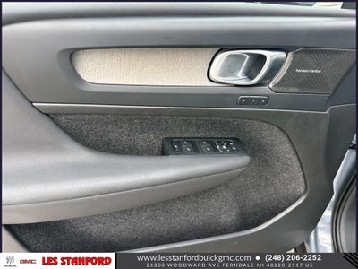 2023 Volvo XC40 Ultimate Bright Theme