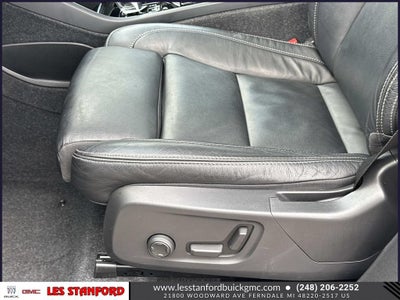 2023 Volvo XC40 Ultimate Bright Theme