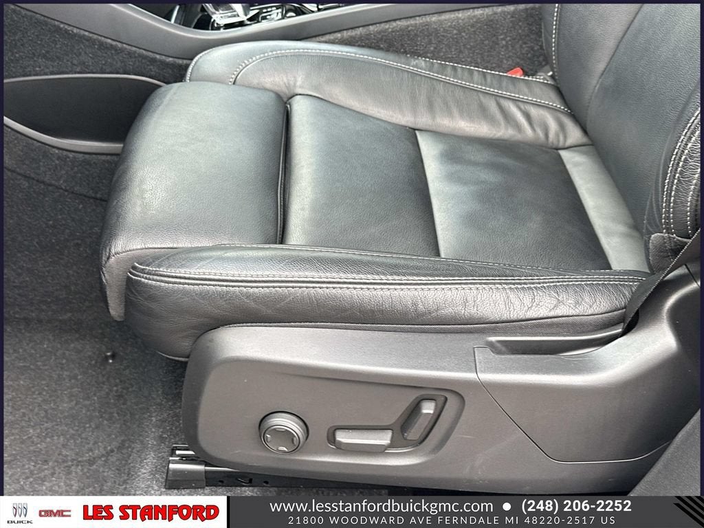 2023 Volvo XC40 Ultimate Bright Theme