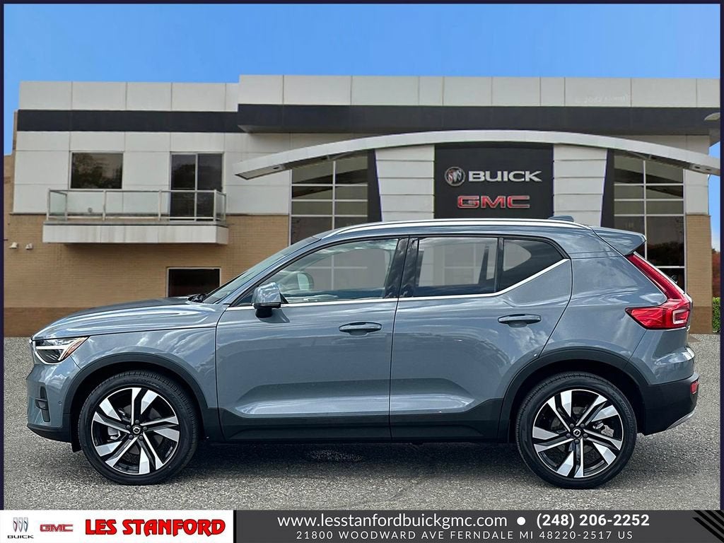 2023 Volvo XC40 Ultimate Bright Theme