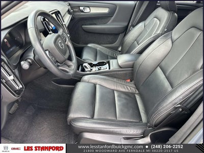2023 Volvo XC40 Ultimate Bright Theme