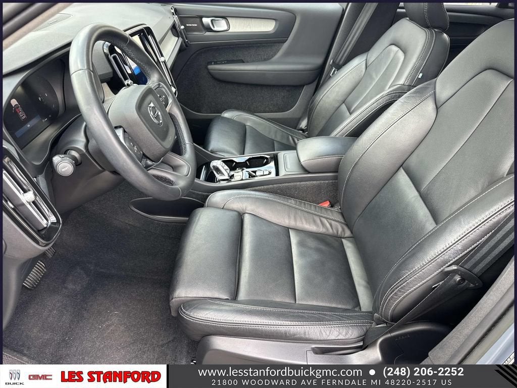 2023 Volvo XC40 Ultimate Bright Theme