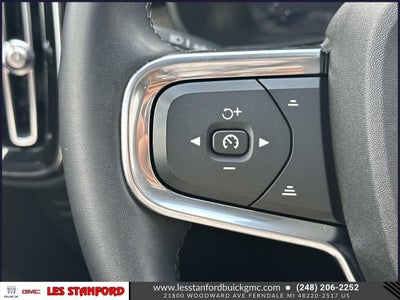 2023 Volvo XC40 Ultimate Bright Theme