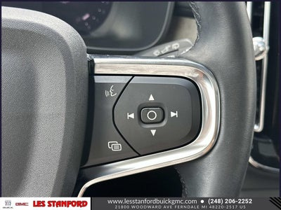 2023 Volvo XC40 Ultimate Bright Theme