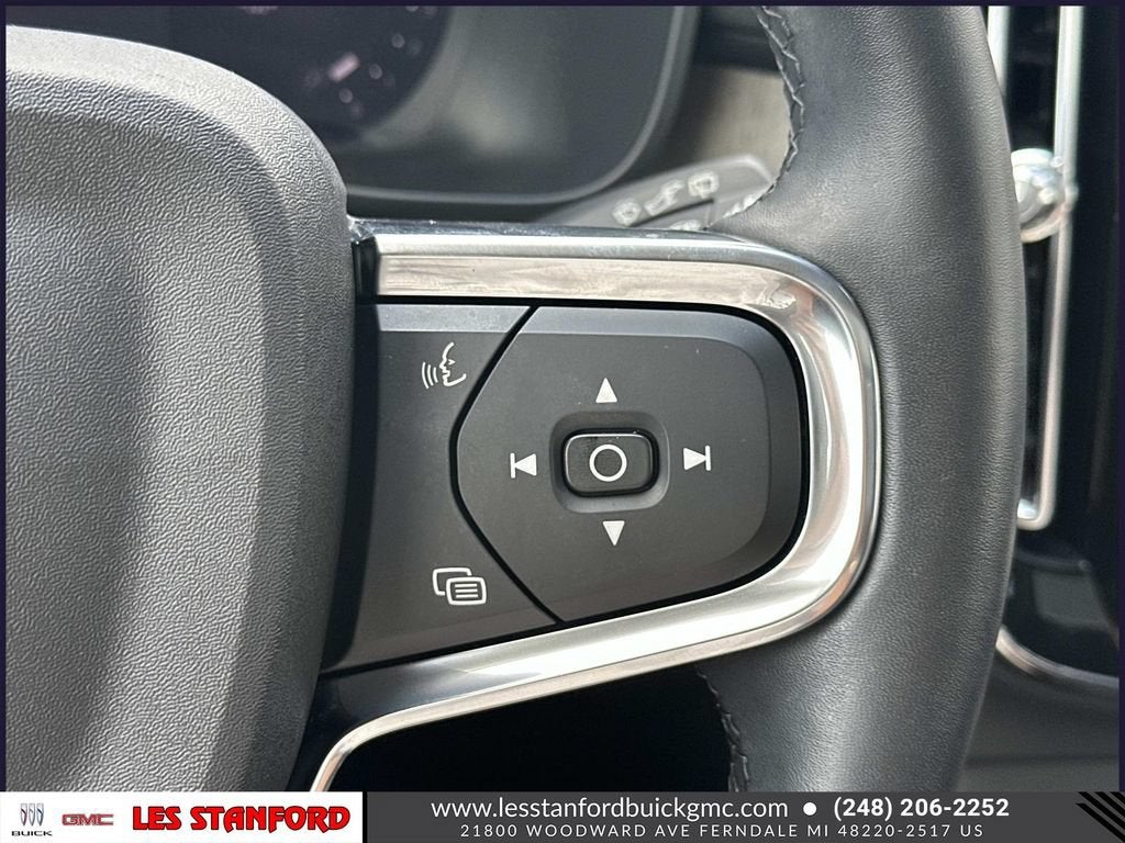 2023 Volvo XC40 Ultimate Bright Theme