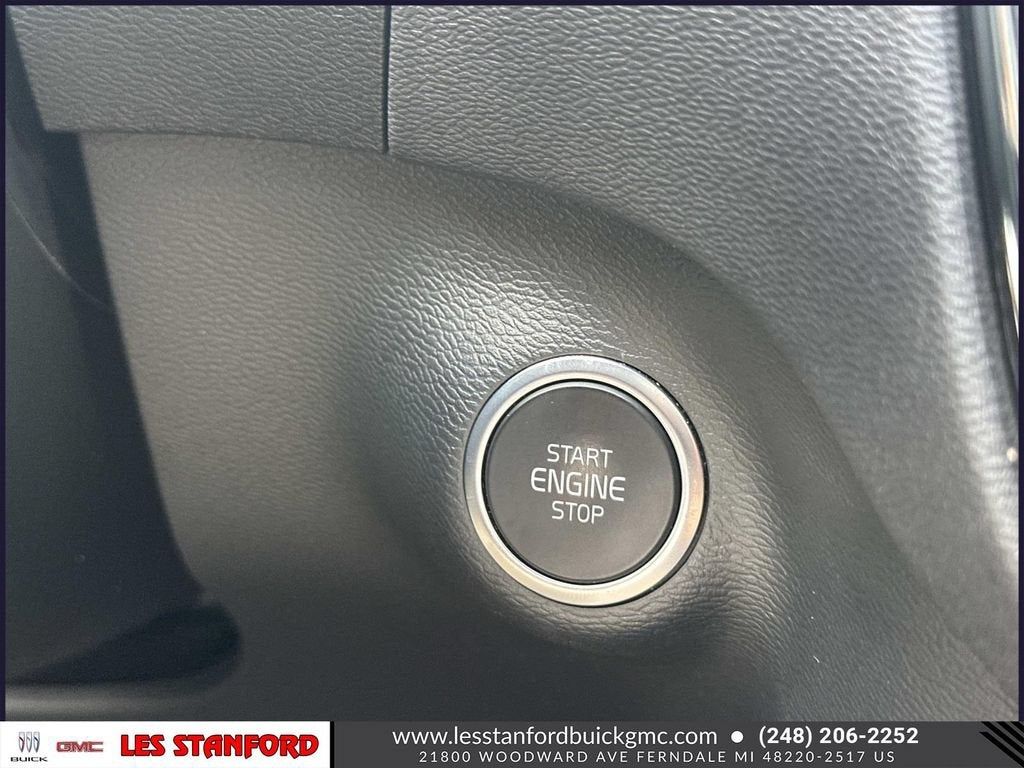 2023 Volvo XC40 Ultimate Bright Theme