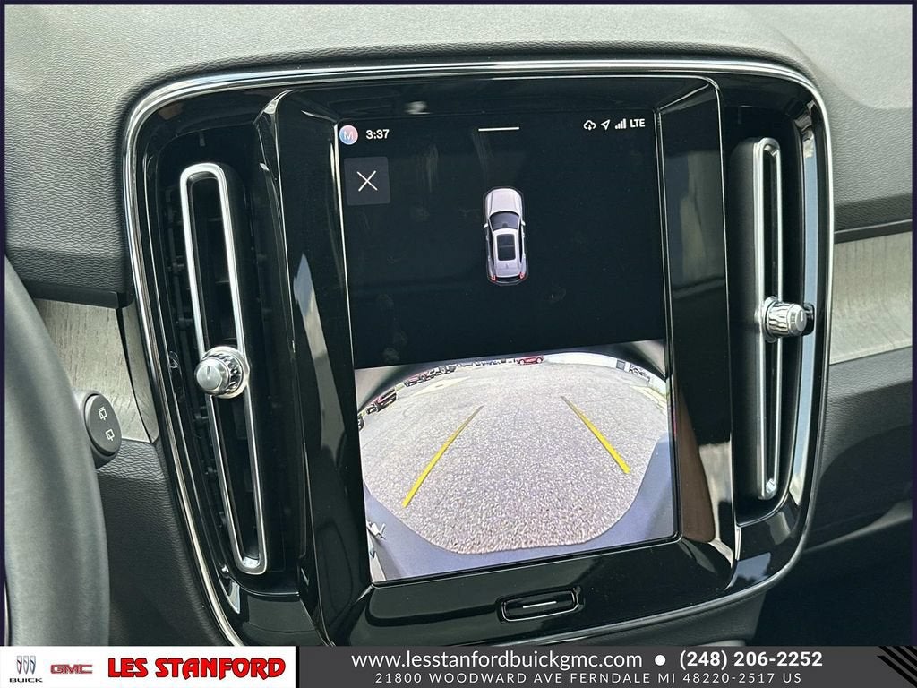 2023 Volvo XC40 Ultimate Bright Theme