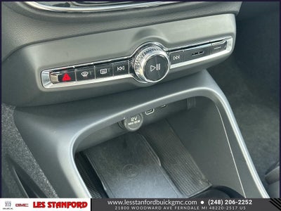 2023 Volvo XC40 Ultimate Bright Theme