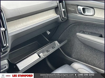 2023 Volvo XC40 Ultimate Bright Theme