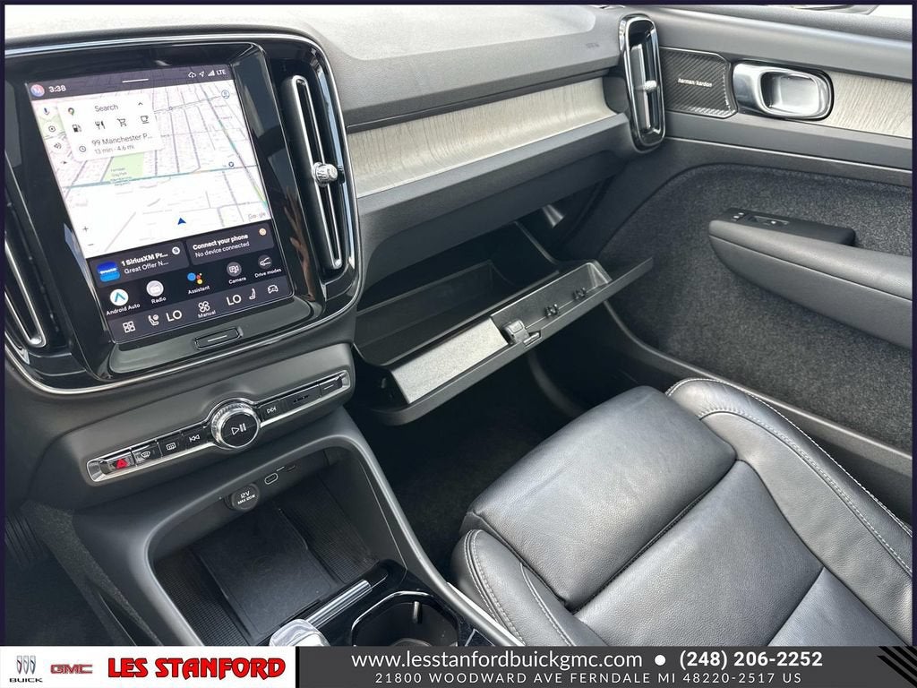 2023 Volvo XC40 Ultimate Bright Theme