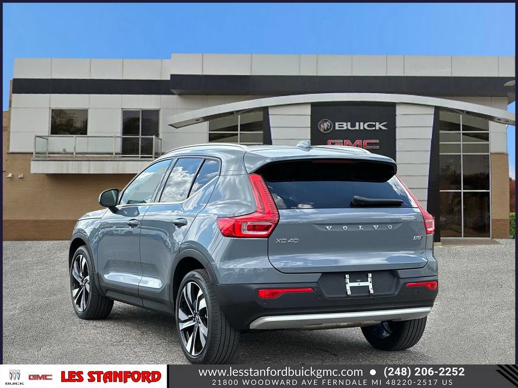 2023 Volvo XC40 Ultimate Bright Theme
