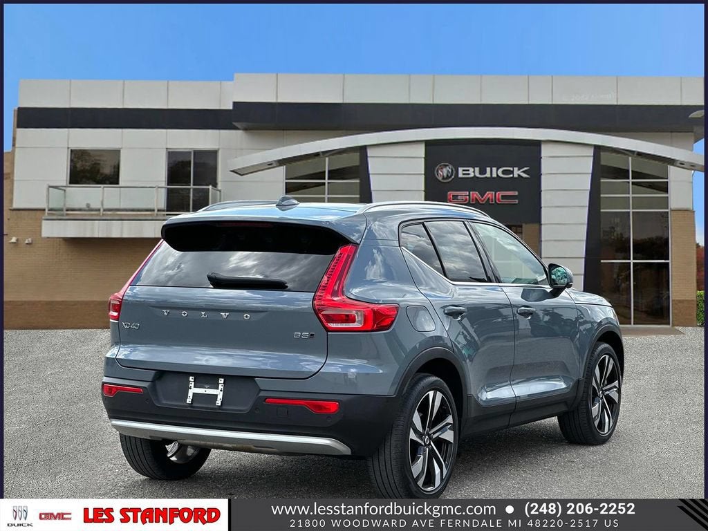 2023 Volvo XC40 Ultimate Bright Theme
