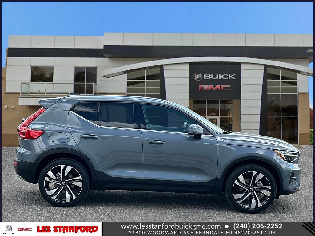 2023 Volvo XC40 Ultimate Bright Theme